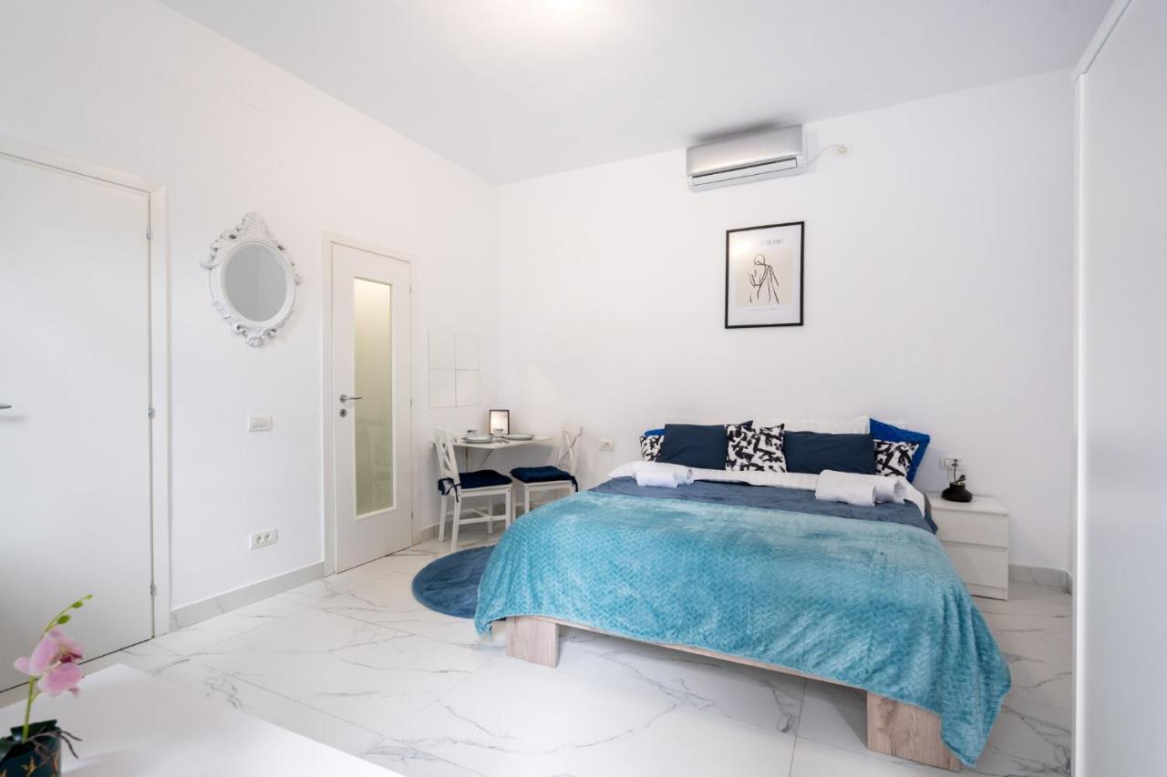 Blue-Line-Apartment-Unirii Bucharest Exterior photo
